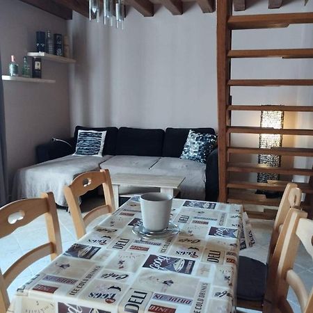 Charmante Petite Maison De Bourg Lägenhet Autry-le-Chatel Exteriör bild
