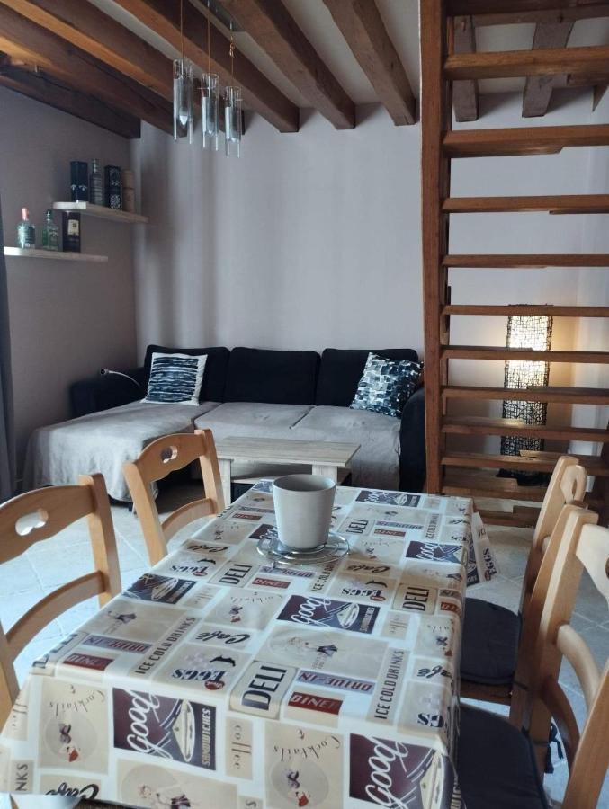 Charmante Petite Maison De Bourg Lägenhet Autry-le-Chatel Exteriör bild